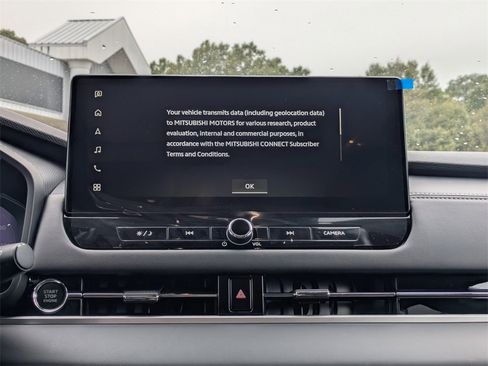 New 2025 Mitsubishi Outlander SE image 18