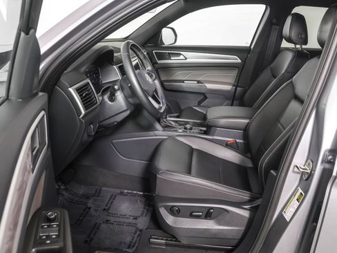 Used 2022 Volkswagen Atlas Cross Sport SE AWD/4WD image 6