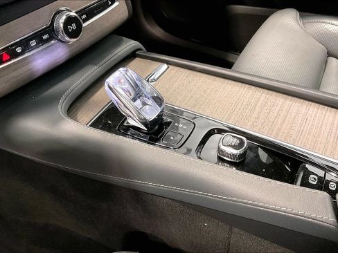 Certified 2023 Volvo XC90 B6 Ultimate w/ Protection Package Premier AWD/4WD image 19