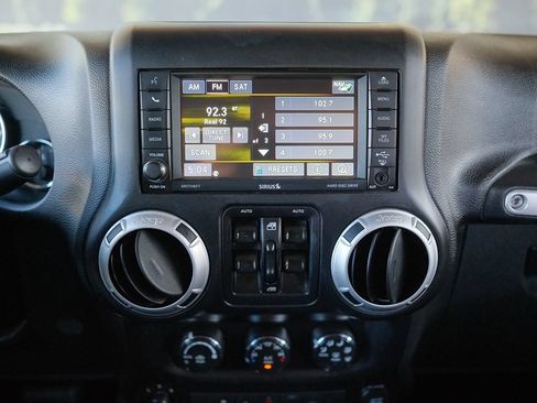 Used 2015 Jeep Wrangler Unlimited Sahara AWD/4WD image 17