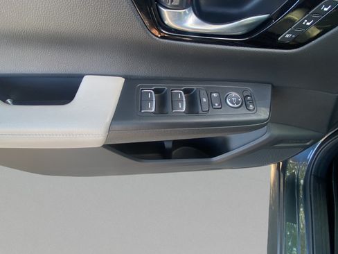 Used 2025 Honda CR-V EX-L image 13