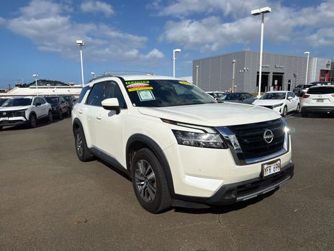 Used 2023 Nissan Pathfinder SL FWD image 2