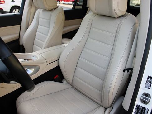 Used 2022 Mercedes-Benz GLS 580 4MATIC image 9