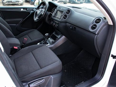 Used 2018 Volkswagen Tiguan Limited image 27