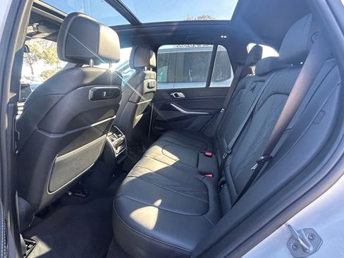 Used 2025 BMW X5 xDrive50e image 32