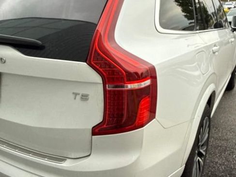 Used 2022 Volvo XC90 T5 Momentum w/ Protection Package Premier FWD image 7