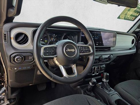 Used 2024 Jeep Wrangler Unlimited Sahara AWD/4WD image 10