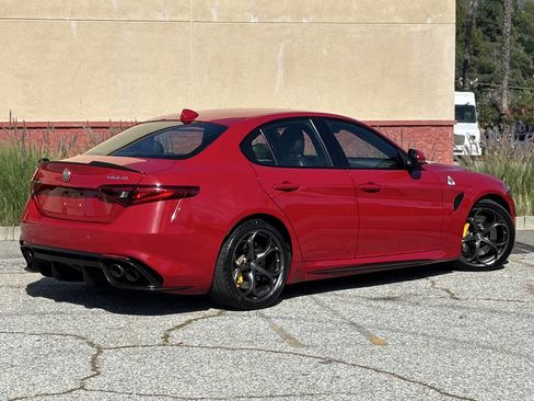 Used 2017 Alfa Romeo Giulia Quadrifoglio image 7
