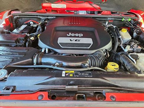 Used 2018 Jeep Wrangler Unlimited Sahara w/ Connectivity Group image 22