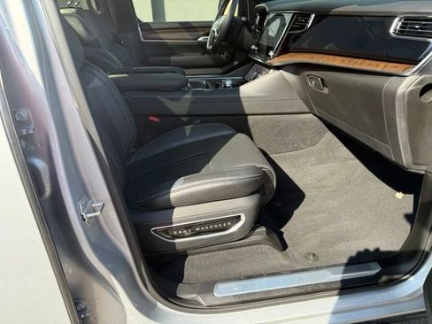 Used 2025 Jeep Grand Wagoneer 4WD w/ 8-Passenger Seating Package image 10
