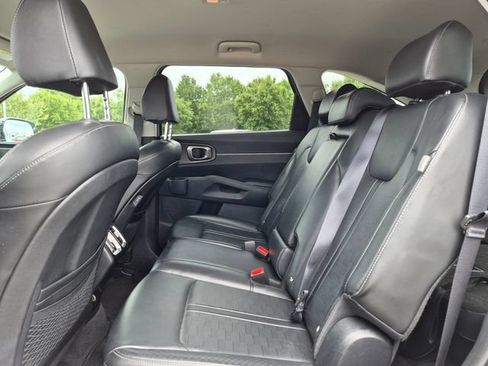 Used 2024 Kia Sorento S FWD image 26