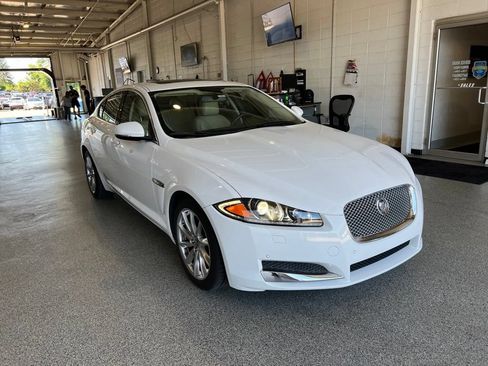 Used 2012 Jaguar XF RWD image 2