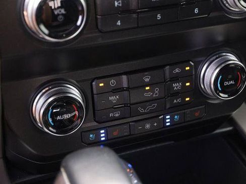 Used 2019 Ford F150 Lariat w/ Equipment Group 502A Luxury AWD/4WD image 19