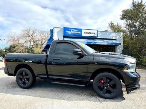Used 2015 RAM 1500 Express w/ Black Ram 1500 Express Group RWD image 10