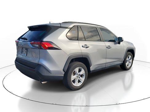 Used 2020 Toyota RAV4 XLE image 7