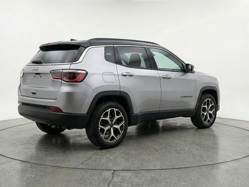 Used 2025 Jeep Compass Limited image 9