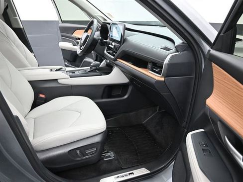 Certified 2025 Toyota Grand Highlander AWD image 20