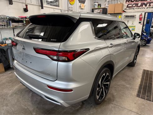 Used 2024 Mitsubishi Outlander SEL AWD/4WD image 5