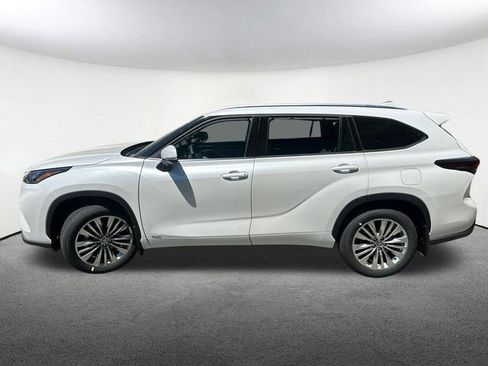 New 2026 Toyota Highlander Platinum AWD/4WD image 6