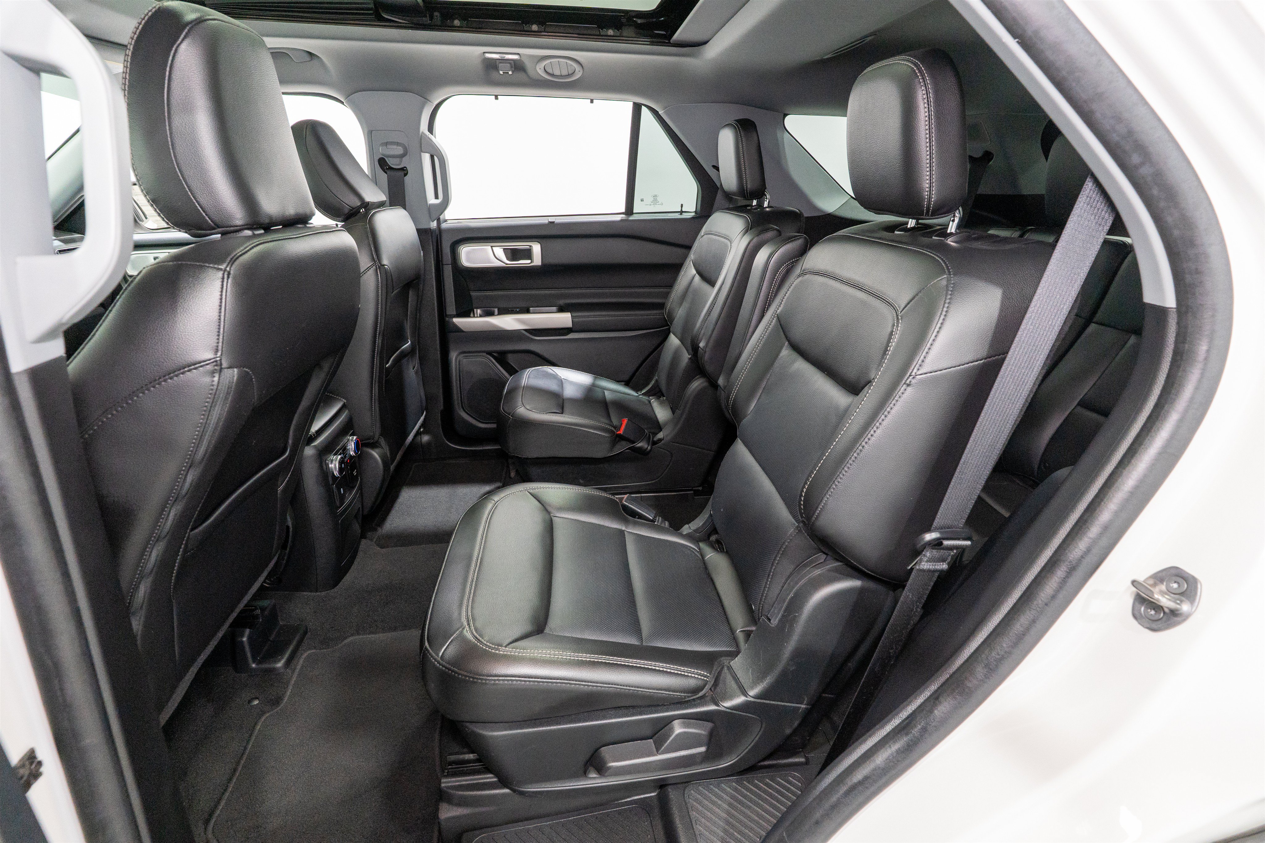 Used 2023 Ford Explorer Limited w/ Limited Technology Package RWD image 32