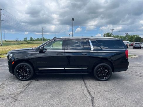Used 2023 GMC Yukon XL SLT w/ SLT Luxury Package AWD/4WD image 4