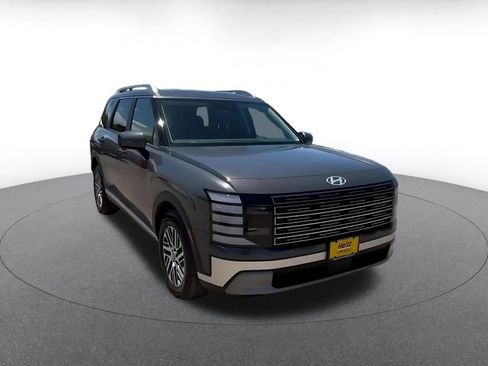Used 2026 Hyundai Palisade SEL FWD image 3