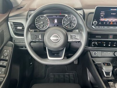 Used 2023 Nissan Rogue S image 17