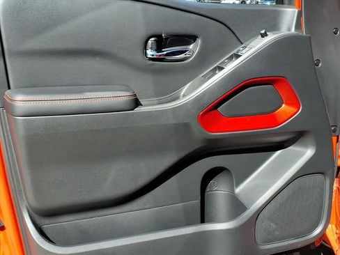 Used 2025 Nissan Frontier Pro-X image 15