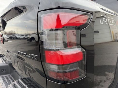 Used 2024 Nissan Frontier PRO-4X w/ Technology Package image 6