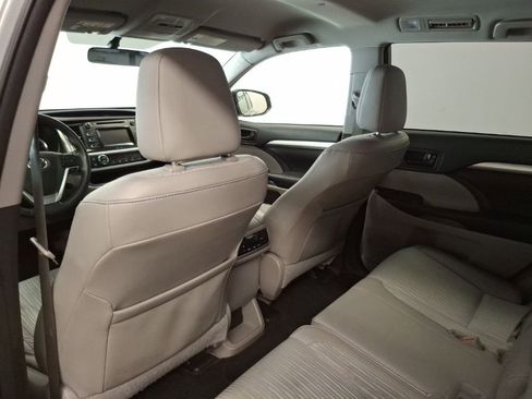Used 2015 Toyota Highlander Plus image 16