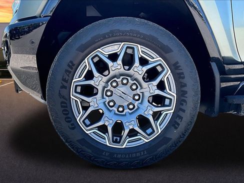 Used 2024 GMC Hummer EV 3X AWD/4WD image 9