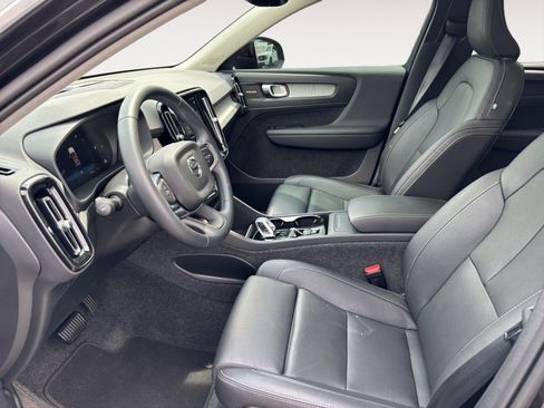 New 2025 Volvo XC40 B5 Plus w/ Climate Package image 9