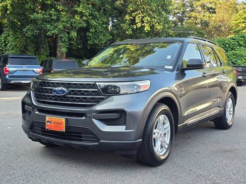 Used 2020 Ford Explorer XLT RWD image 2