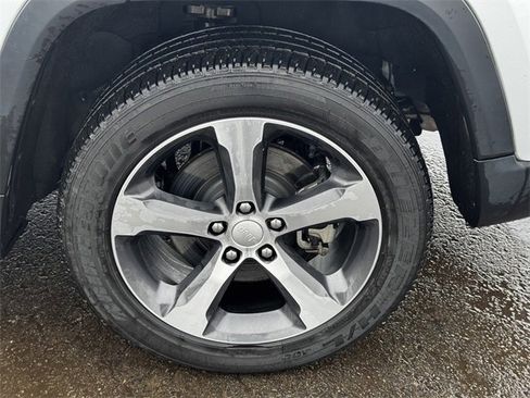 Used 2023 Jeep Grand Cherokee 4WD 4xe image 11