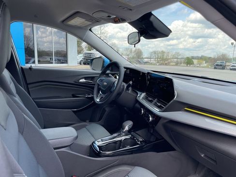 New 2026 Chevrolet Trax LT w/ Driver Confidence Package FWD image 28