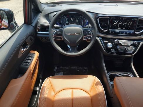 New 2026 Chrysler Pacifica Pinnacle FWD image 15