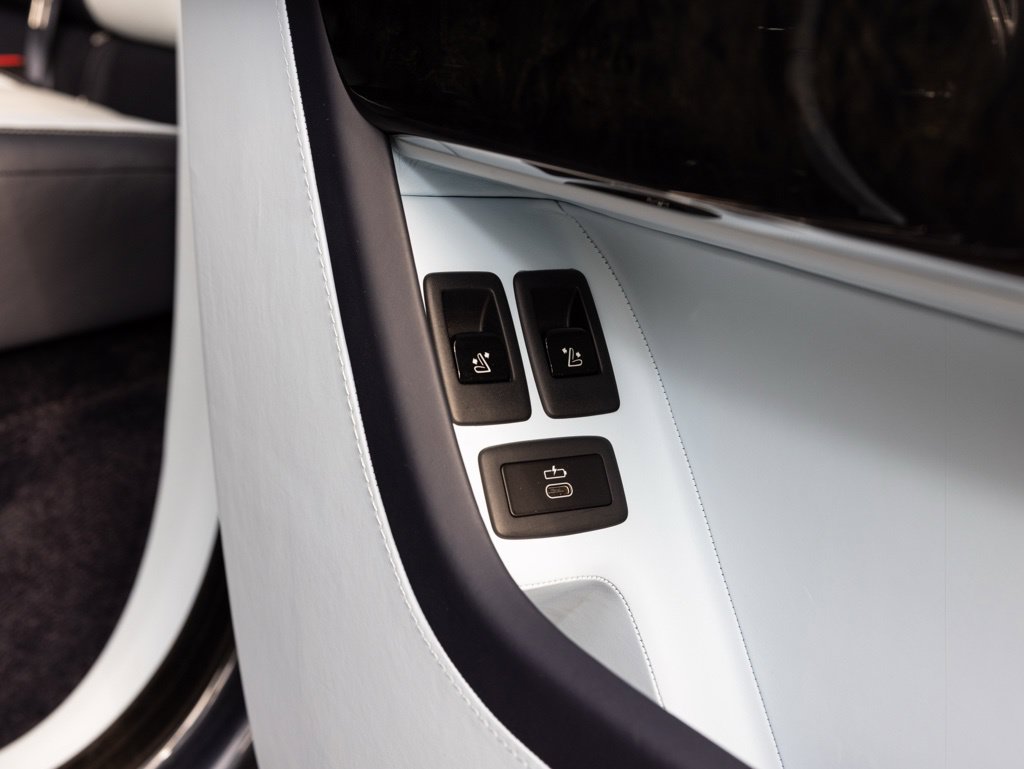 Used 2022 Rolls-Royce Cullinan w/ Cullinan Package AWD/4WD image 56