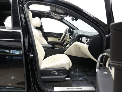 Used 2017 Bentley Bentayga AWD/4WD image 88