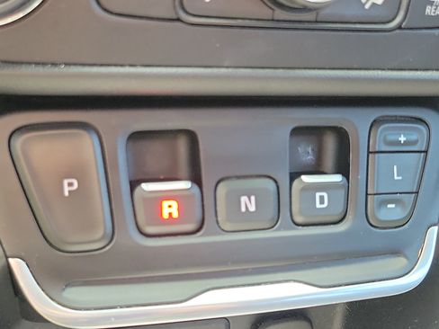Used 2021 GMC Terrain SLE w/ Driver Convenience Package FWD image 28