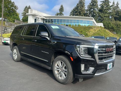 Used 2021 GMC Yukon XL SLT w/ SLT Premium Package AWD/4WD image 4