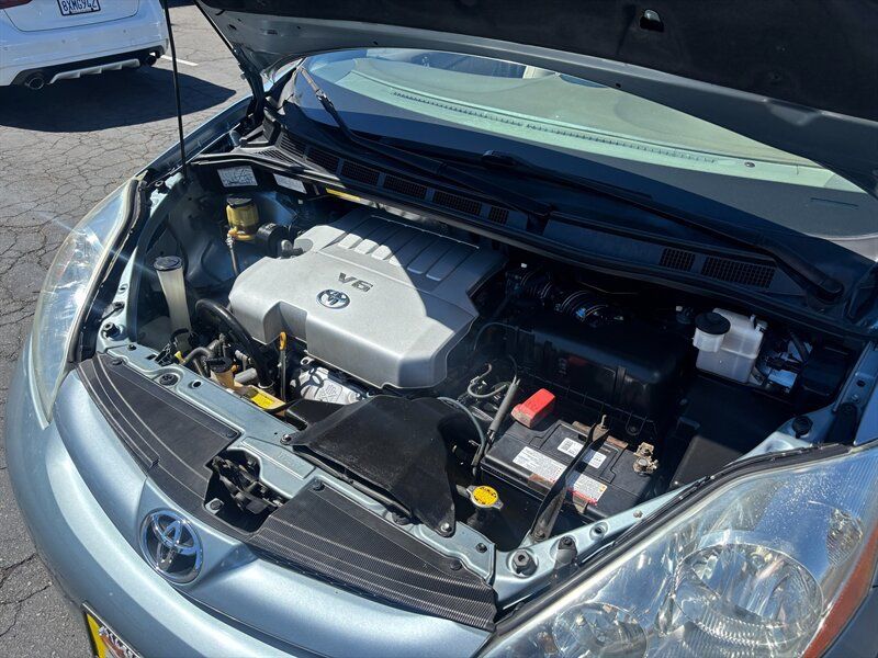 Used 2010 Toyota Sienna XLE FWD image 19