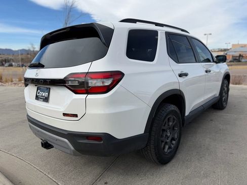 Used 2024 Honda Pilot TrailSport image 8