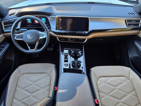 Used 2024 Volkswagen Atlas Cross Sport SE image 18