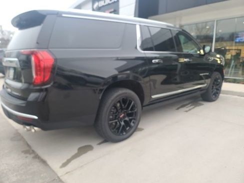 Used 2022 GMC Yukon XL Denali image 3