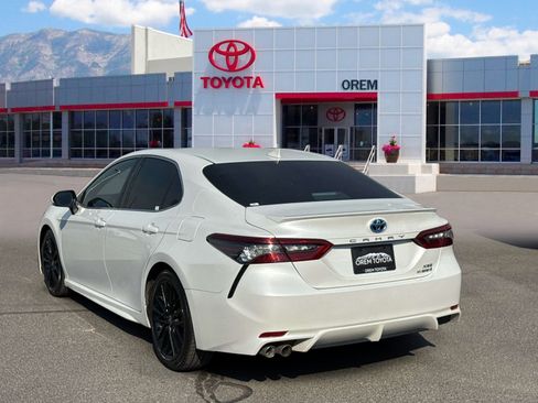 Used 2022 Toyota Camry XSE w/ Navigation Upgrade Package FWD image 5