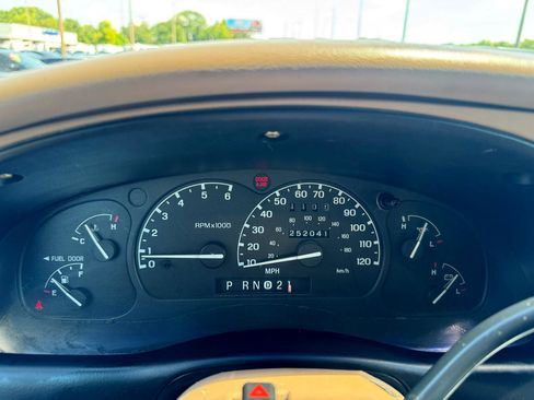 Used 1999 Ford Explorer Eddie Bauer image 13