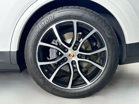 New 2024 Porsche Cayenne image 34