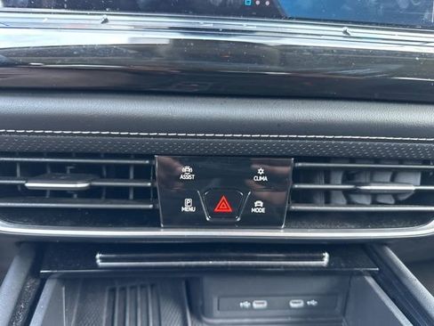 Used 2025 Volkswagen Atlas SE AWD/4WD image 37