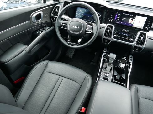 Certified 2023 Kia Sorento SX image 9