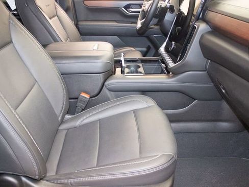 Used 2025 GMC Yukon Denali image 10